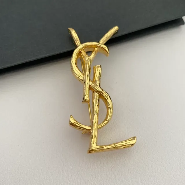 Broche Saint Laurent YSL Monogram Twig Finition Dorée 5