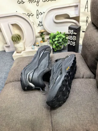 Salomon Black Silver Mesh-Synthetic Hybrid Upper Sculpted Heel Cage Running Shoes 6