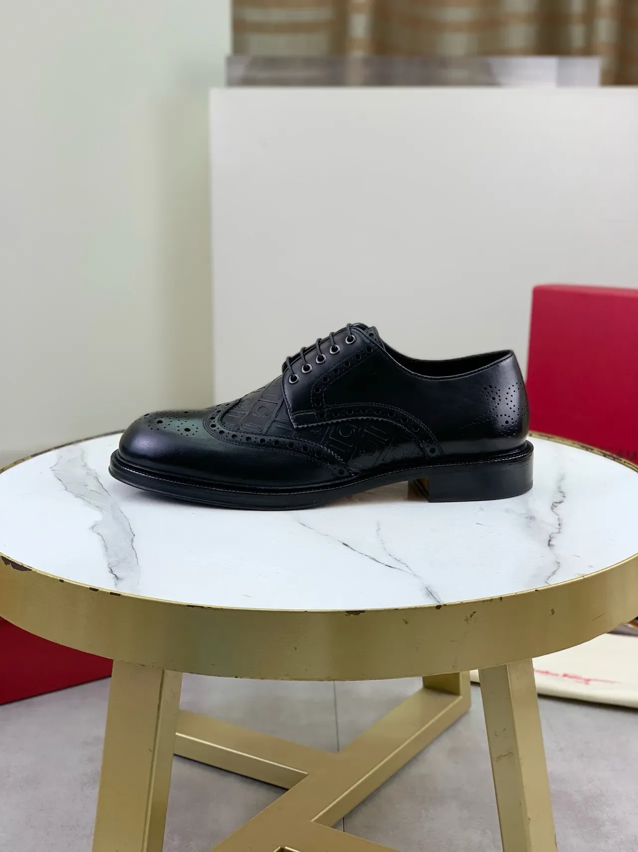 Salvatore Ferragamo Preto Brogue Full Wingtip Padrão de Logo Embossado 5