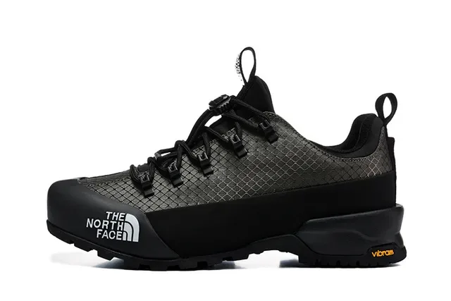 The North Face Bottes de randonnée à coupe basse blanches et noires avec upper en grille maillée sneakers 12