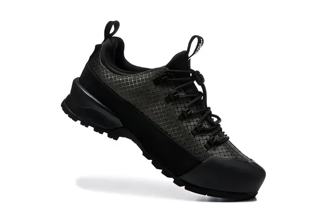 The North Face Bottes de randonnée à coupe basse blanches et noires avec upper en grille maillée sneakers 16