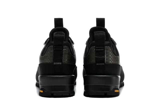 The North Face Bottes de randonnée à coupe basse blanches et noires avec upper en grille maillée sneakers 18