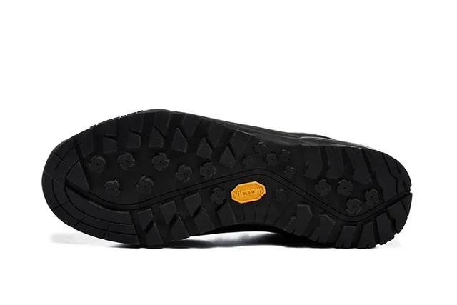 The North Face Bottes de randonnée à coupe basse blanches et noires avec upper en grille maillée sneakers 19
