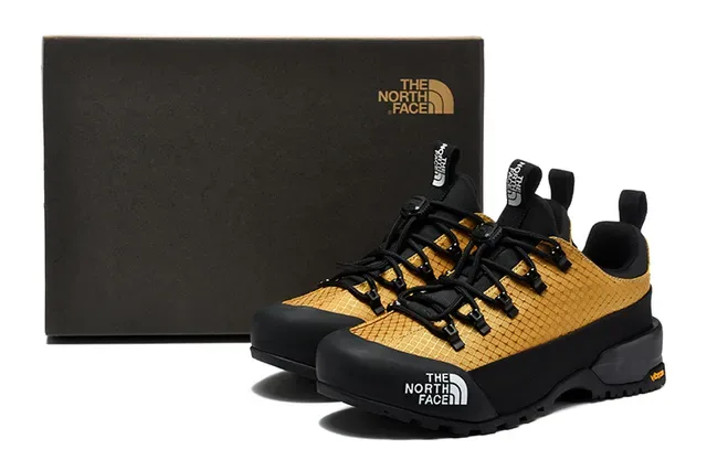 The North Face Bottes de randonnée à coupe basse blanches et noires avec upper en grille maillée sneakers 20