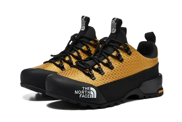 The North Face Bottes de randonnée à coupe basse blanches et noires avec upper en grille maillée sneakers 23