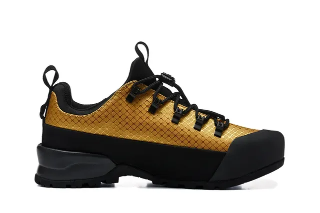 The North Face Bottes de randonnée à coupe basse blanches et noires avec upper en grille maillée sneakers 24