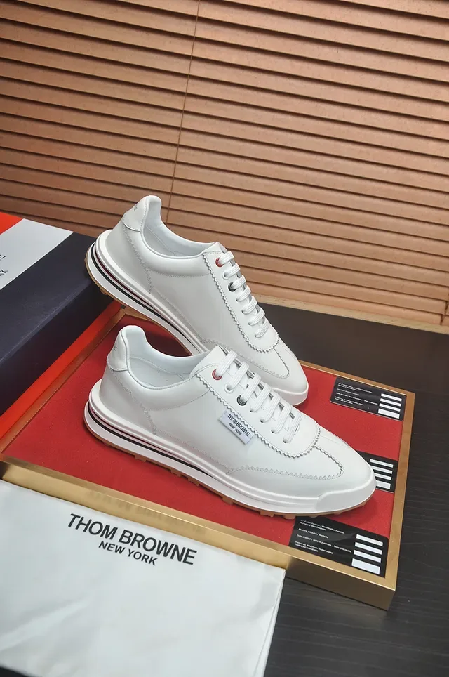 Thom Browne Sneakers Lifestyle en Cuir Blanc avec Couture Zigzag 4
