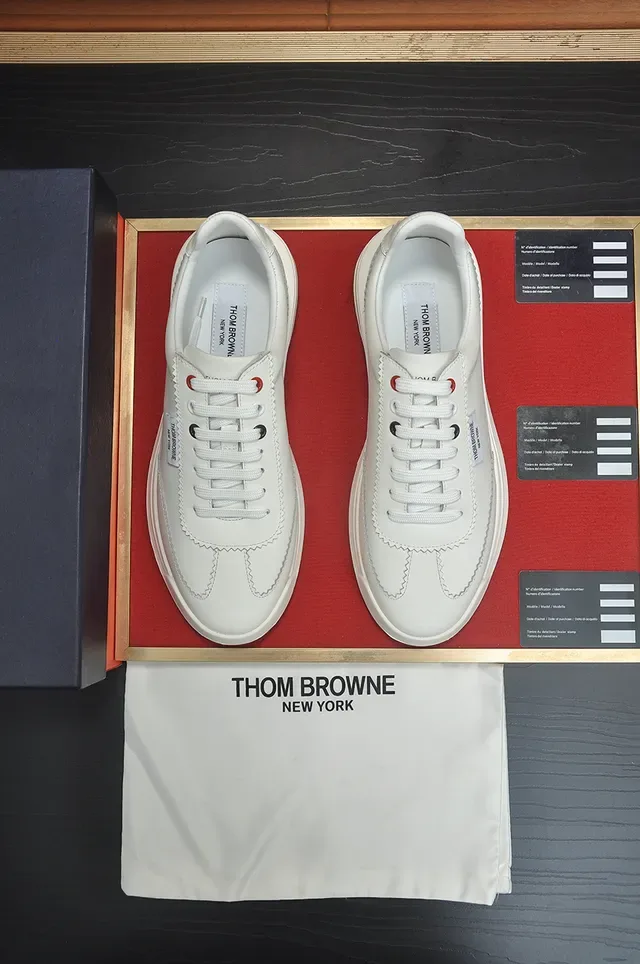 Thom Browne Sneakers Lifestyle en Cuir Blanc avec Couture Zigzag 5