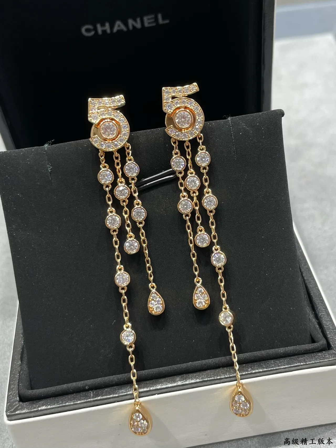 Tiffany & Co. Boucles d'oreilles en diamants Pavé en forme de croissant chandelier 2