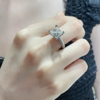Tiffany & Co. Bague solitaire avec diamant taille Princesa et pavé