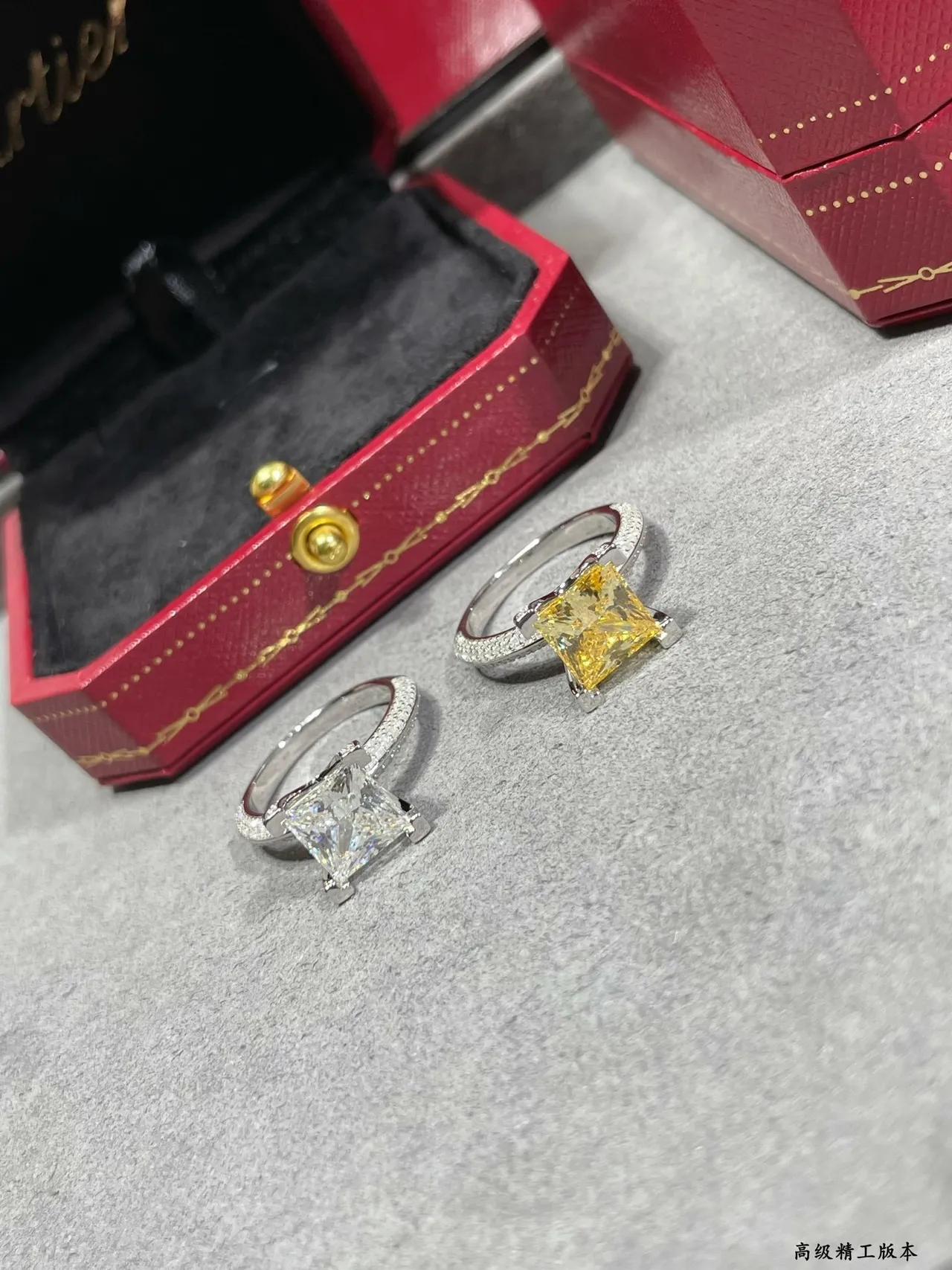 Tiffany & Co. Bague solitaire avec diamant taille Princesa et pavé 2