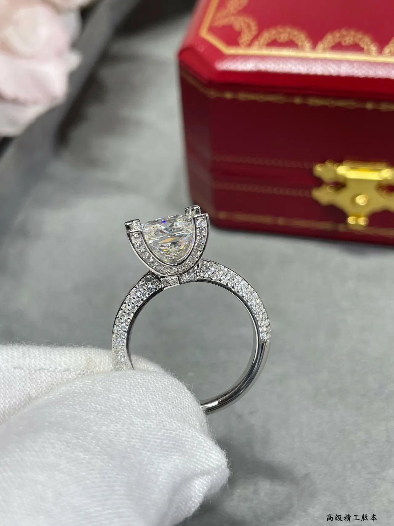 Tiffany & Co. Bague solitaire avec diamant taille Princesa et pavé 8