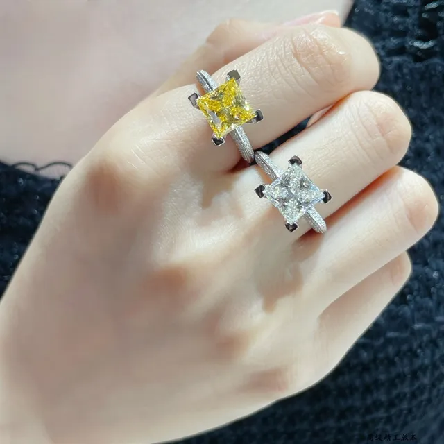 Tiffany & Co. Bague solitaire avec diamant taille Princesa et pavé 9