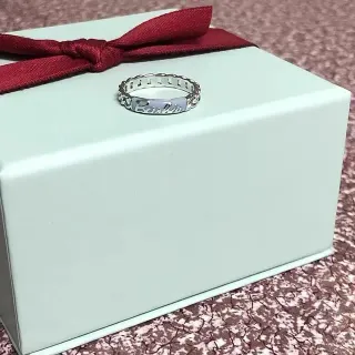 Tiffany & Co. x Barbie Bague à bande gravée à bordes scallop