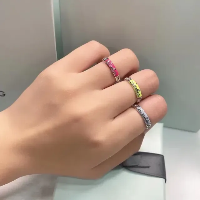 Tiffany & Co. x Barbie خاتم باند منحوت بحافة موجية 3