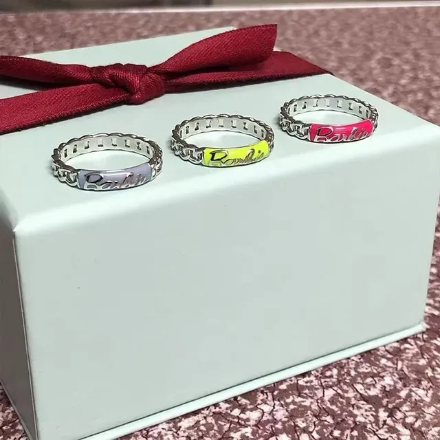 Tiffany & Co. x Barbie خاتم باند منحوت بحافة موجية 8