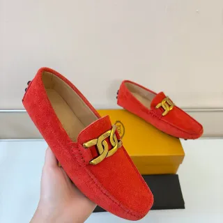 Tod's Double T Loafer Ante rojo Hebilla dorada Loafers