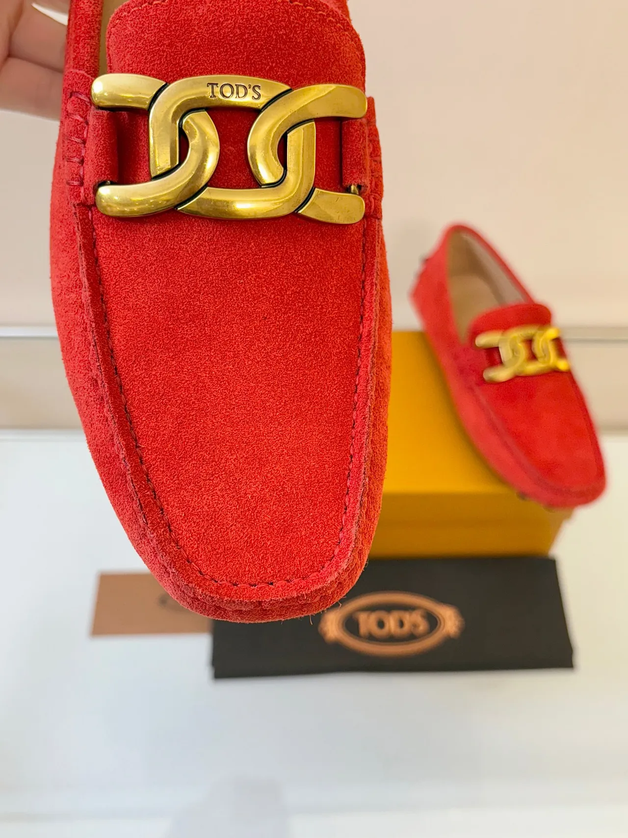 Tod's Double T Loafer Daim rouge boucle dorée Loafers 3