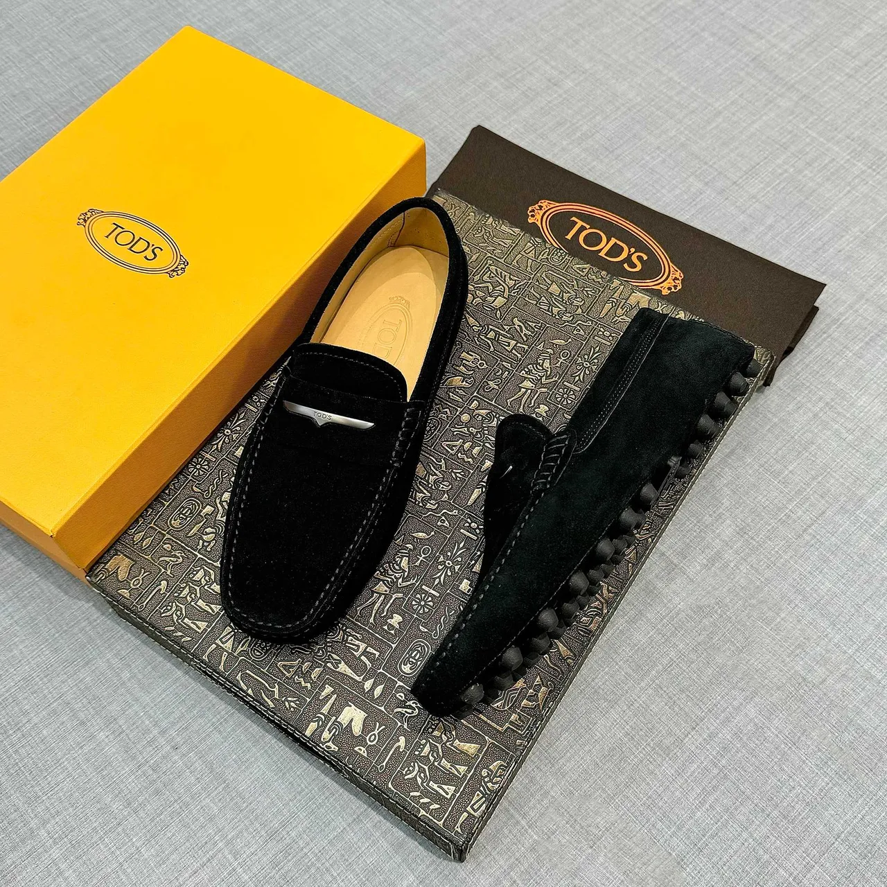 Tod's Mocassim de Condução Preto Bege Suede Superior com Acento de Metal e Bit de Cavalo 2