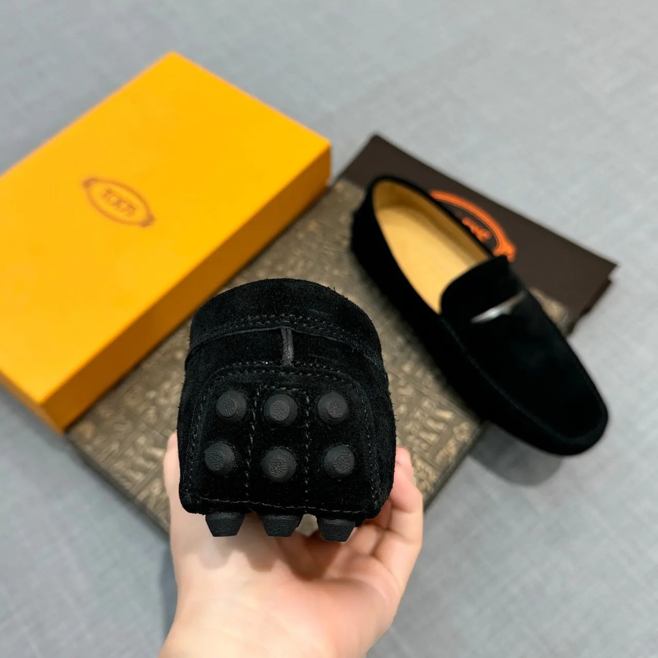 Tod's Mocassim de Condução Preto Bege Suede Superior com Acento de Metal e Bit de Cavalo 3