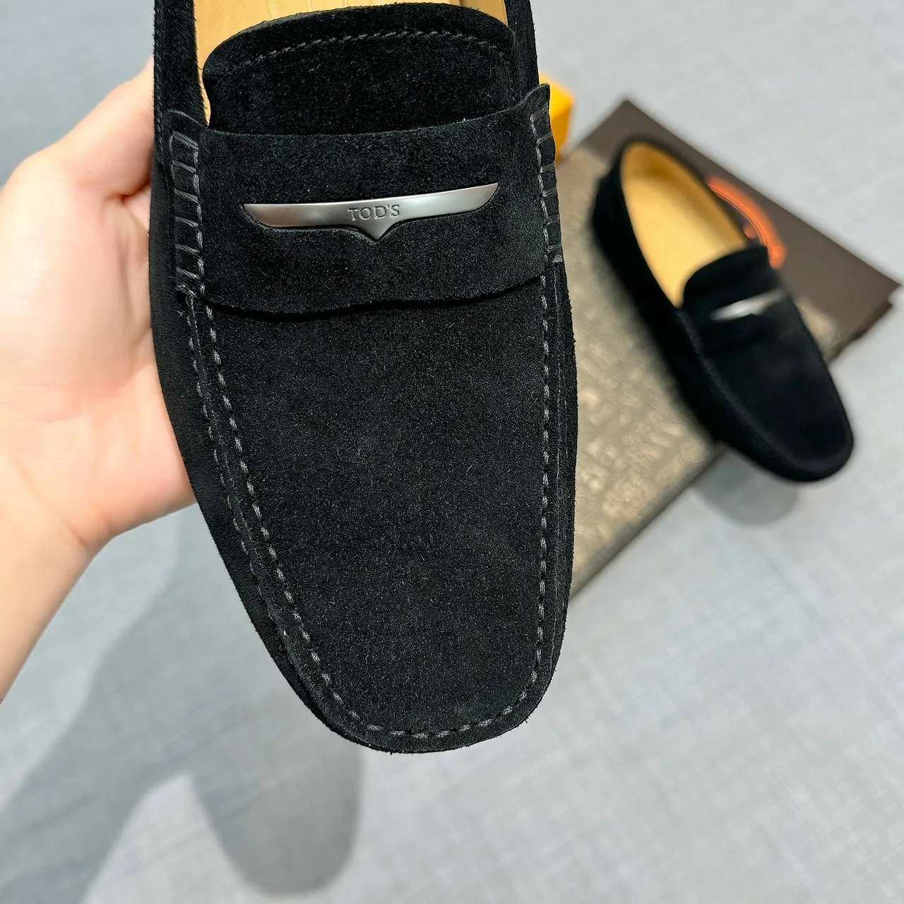 Tod's Mocassim de Condução Preto Bege Suede Superior com Acento de Metal e Bit de Cavalo 4