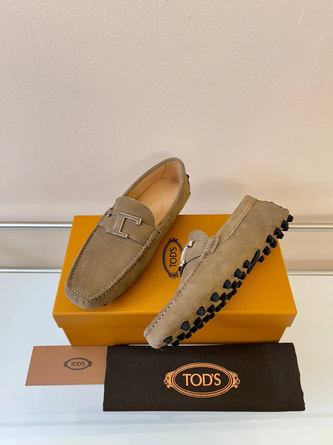 Tod's Gommino Mocassin Taupe en Daim 2