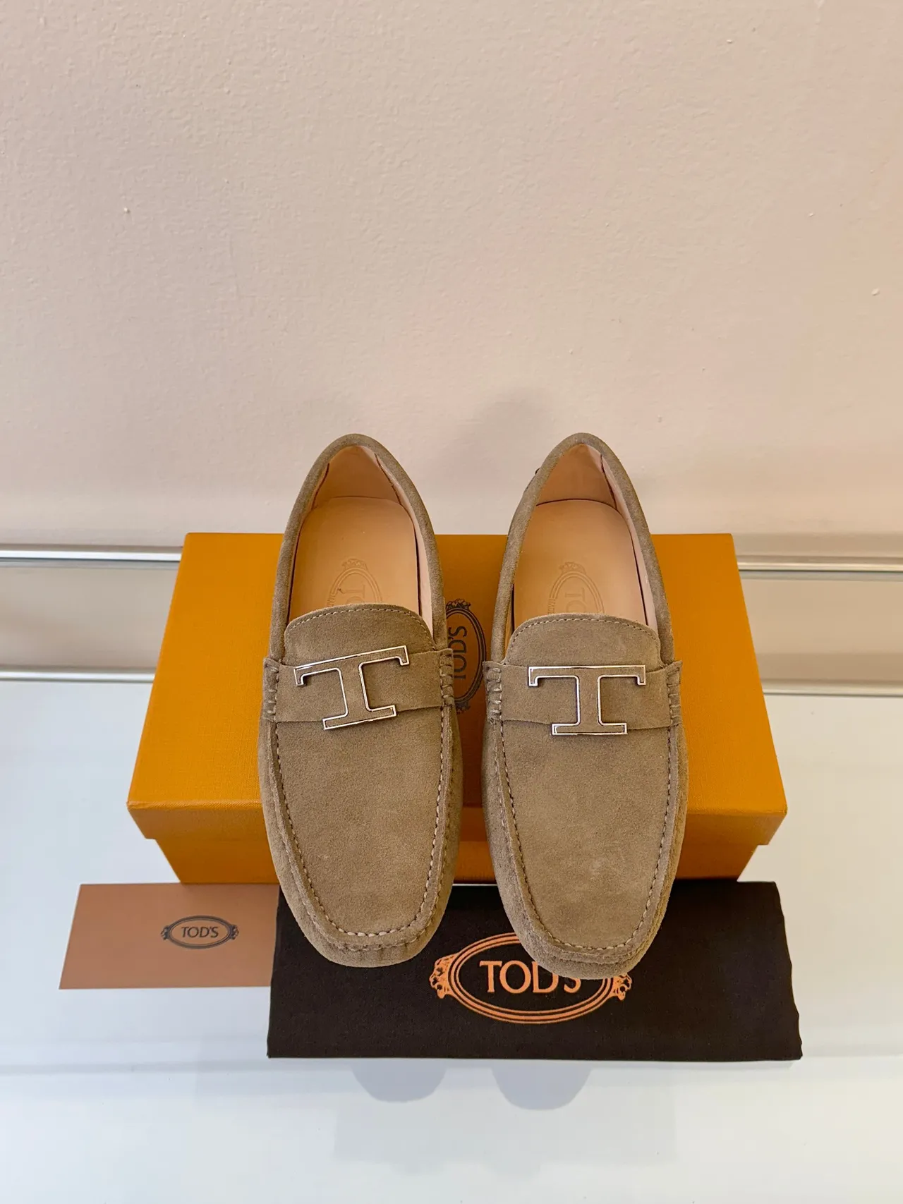 Tod's Gommino Mocassin Taupe en Daim 6