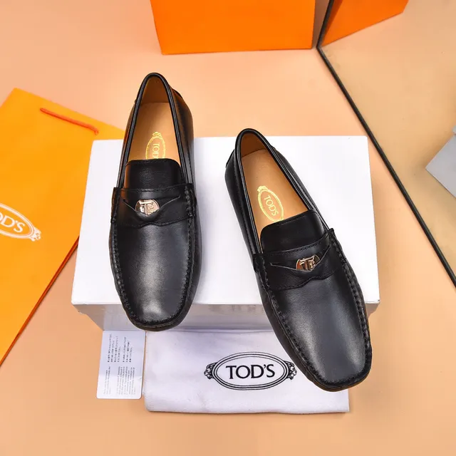 Tod's Horsebit Loafer Mocassim preto dourado de couro com fivela 2