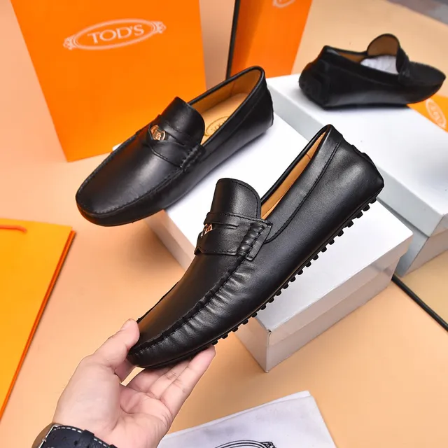 Tod's Horsebit Loafer Mocassim preto dourado de couro com fivela 4