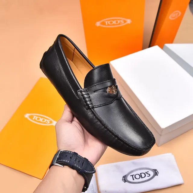 Tod's Horsebit Loafer Mocassim preto dourado de couro com fivela 5