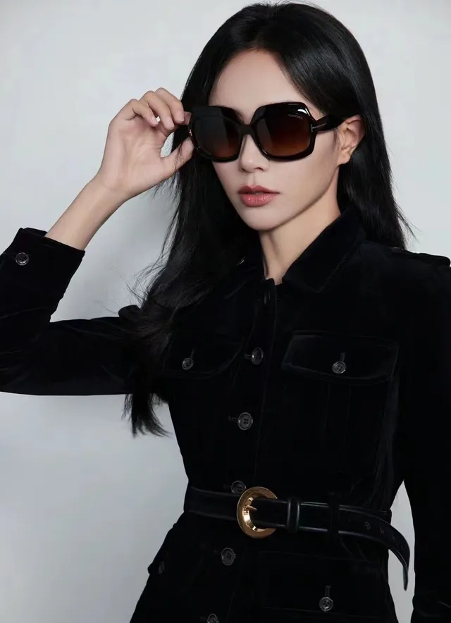 Tom Ford Luna 超大几何黑色醋酸酯镜面渐变太阳镜 8