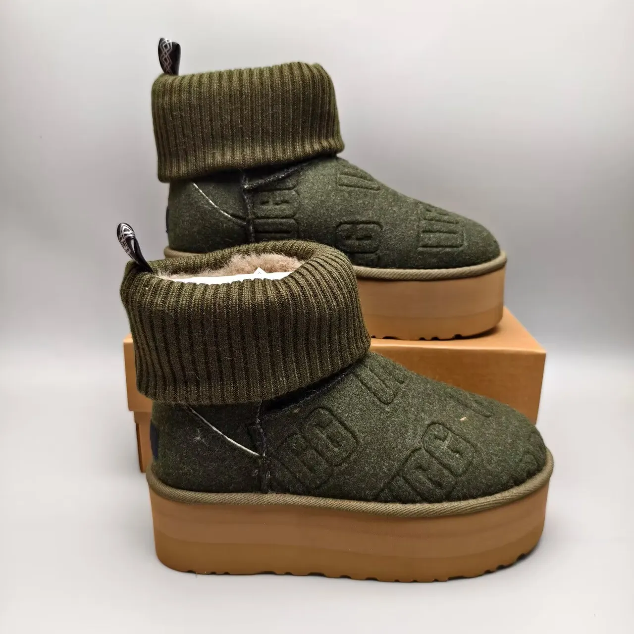 UGG Vert Armée Beige Semelle Plateforme Ourlet Tricoté Côtelé Bottes de Neige 6