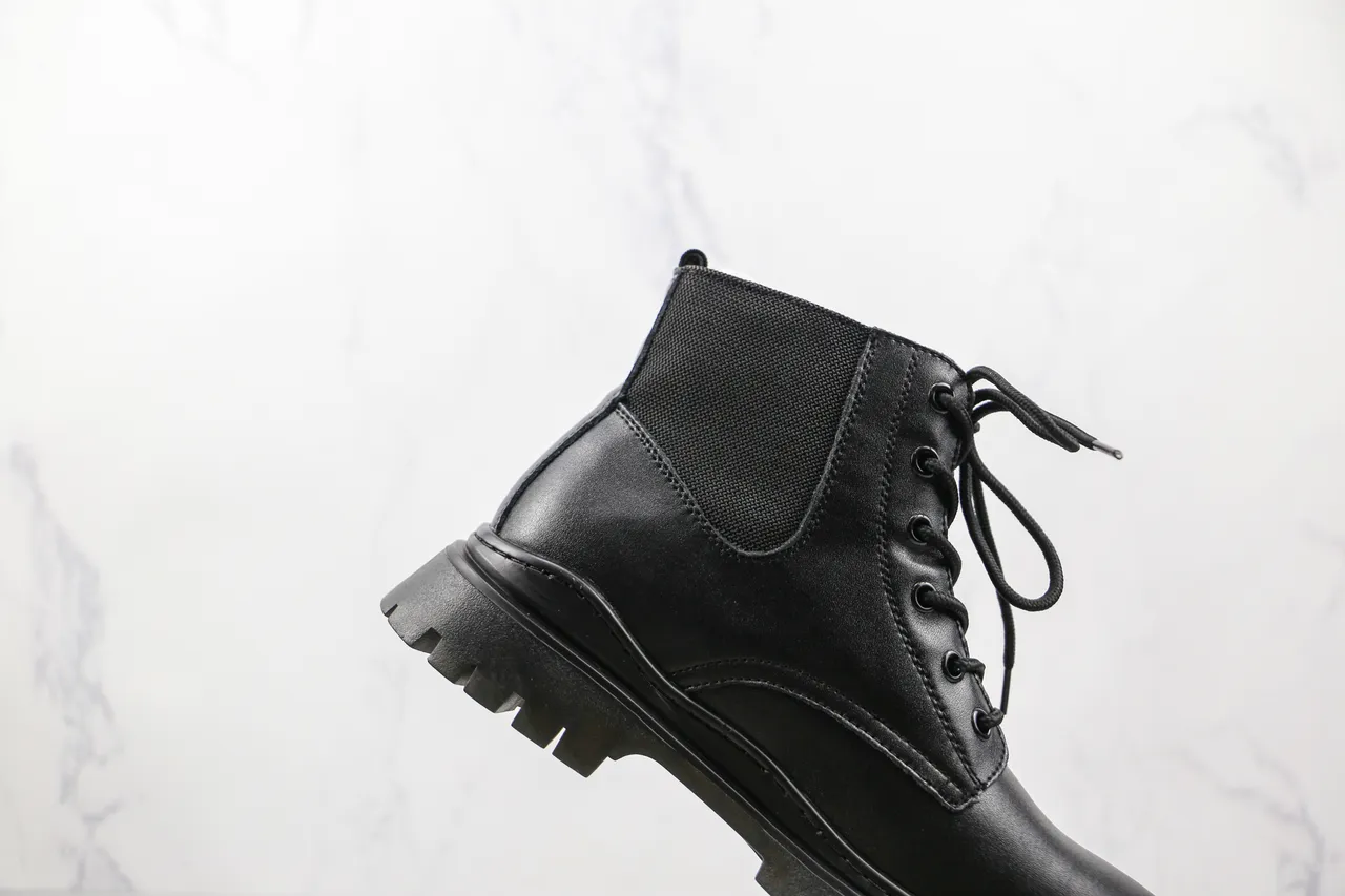 UGG Botas de tornozelo pretas com cadarços e gueta lateral elástica 5