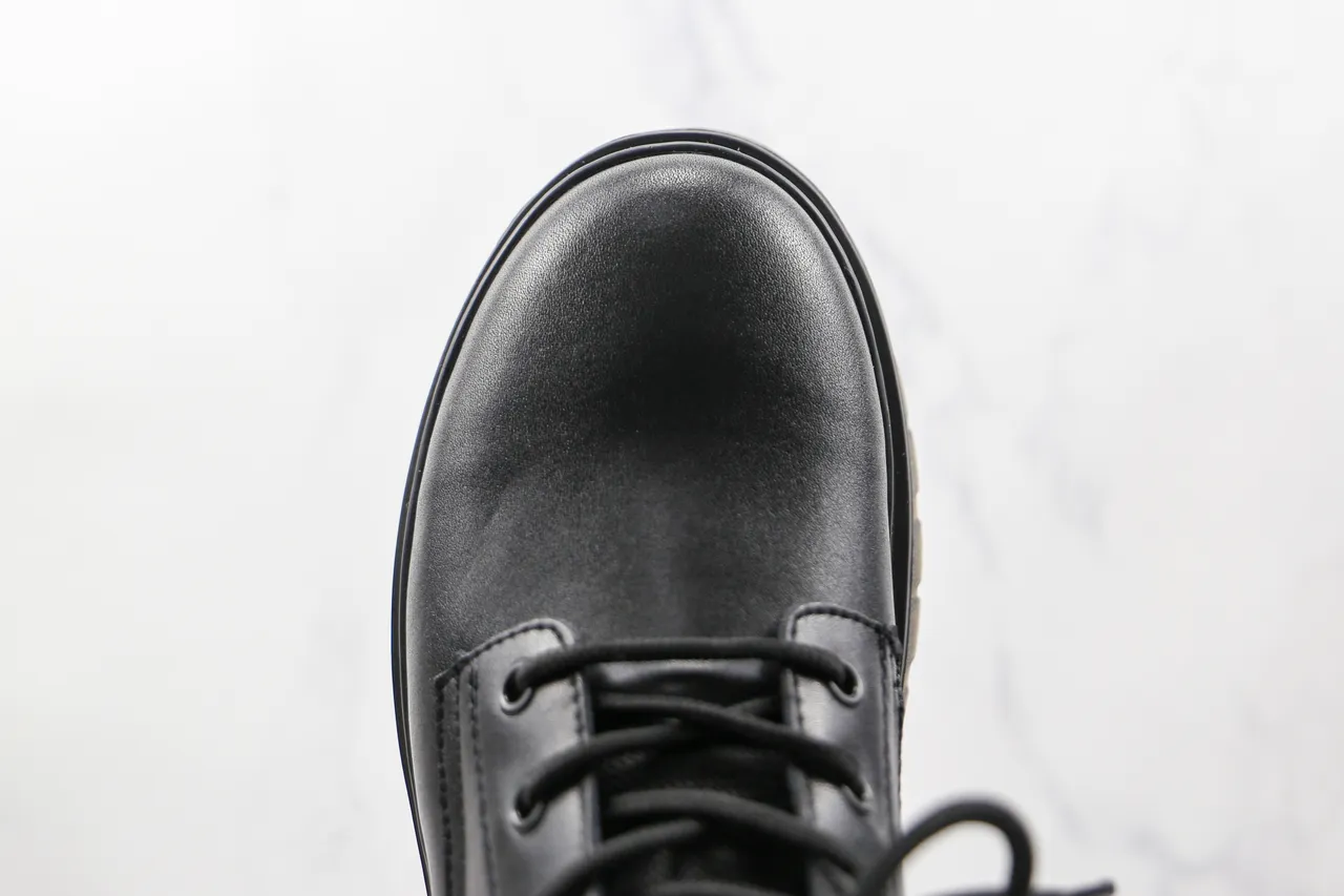UGG Botas de tornozelo pretas com cadarços e gueta lateral elástica 6