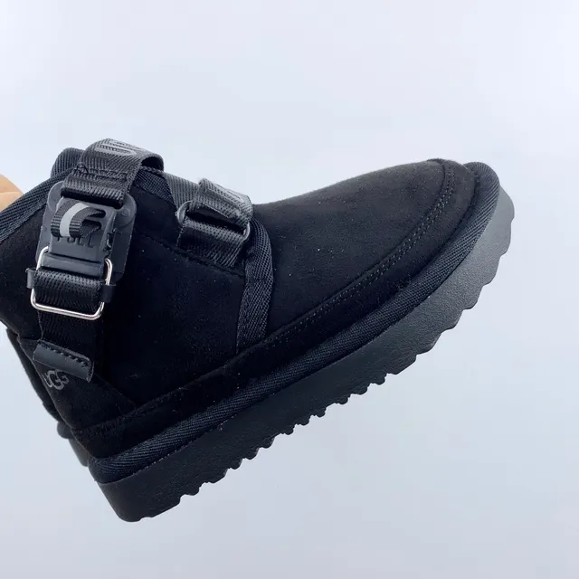 UGG Botas de Neve de Camurça Marrom com Dupla Fivela e Tirante 7