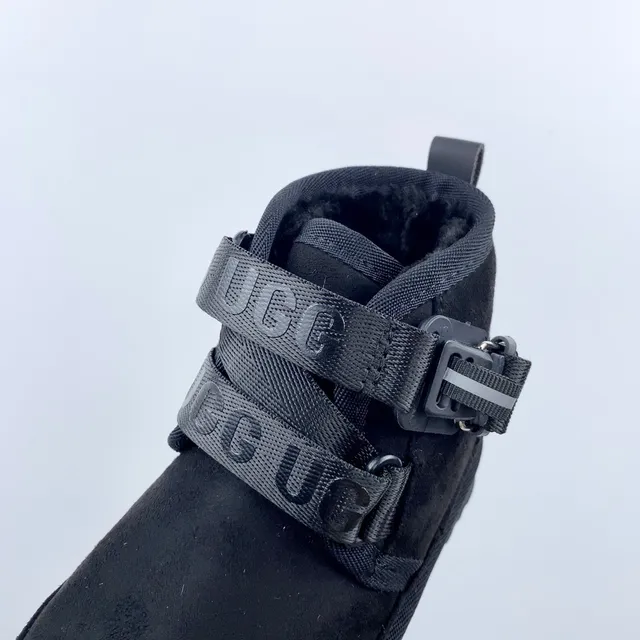 UGG Botas de Neve de Camurça Marrom com Dupla Fivela e Tirante 11