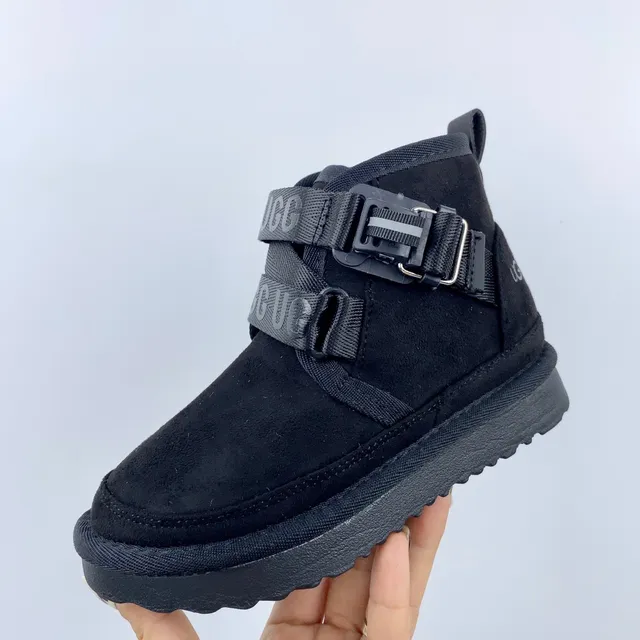 UGG Botas de Neve de Camurça Marrom com Dupla Fivela e Tirante 12