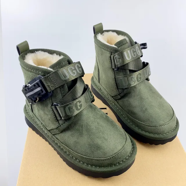 UGG Botas de Neve de Camurça Marrom com Dupla Fivela e Tirante 15