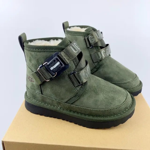 UGG Botas de Neve de Camurça Marrom com Dupla Fivela e Tirante 16