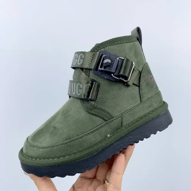 UGG Botas de Neve de Camurça Marrom com Dupla Fivela e Tirante 20