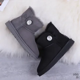 UGG ক্লাসিক মিনি ক্রিস্টাল বাটন স্নো বুট