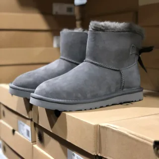 UGG Bottines de Neige Mini Classiques en Daim Gris Doublées de Fourrure