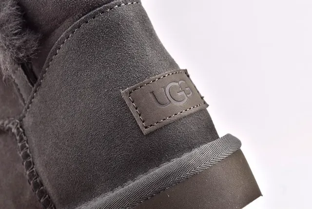 UGG ধূসর সুয়েড শিয়ারলিং-লাইন্ড কাফ স্নো বুট 5