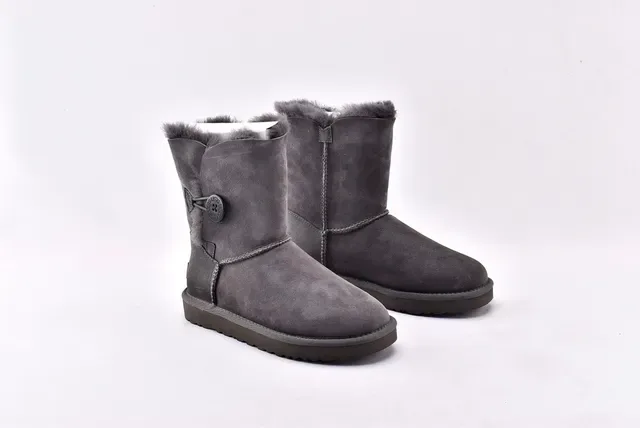 UGG ধূসর সুয়েড শিয়ারলিং-লাইন্ড কাফ স্নো বুট 9