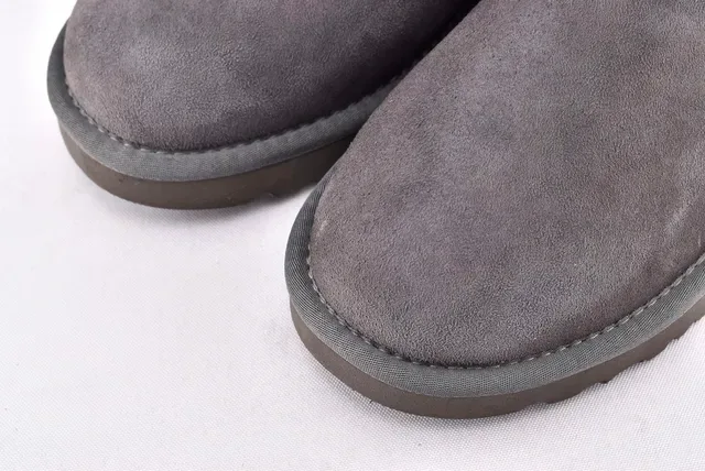 UGG ধূসর সুয়েড শিয়ারলিং-লাইন্ড কাফ স্নো বুট 10