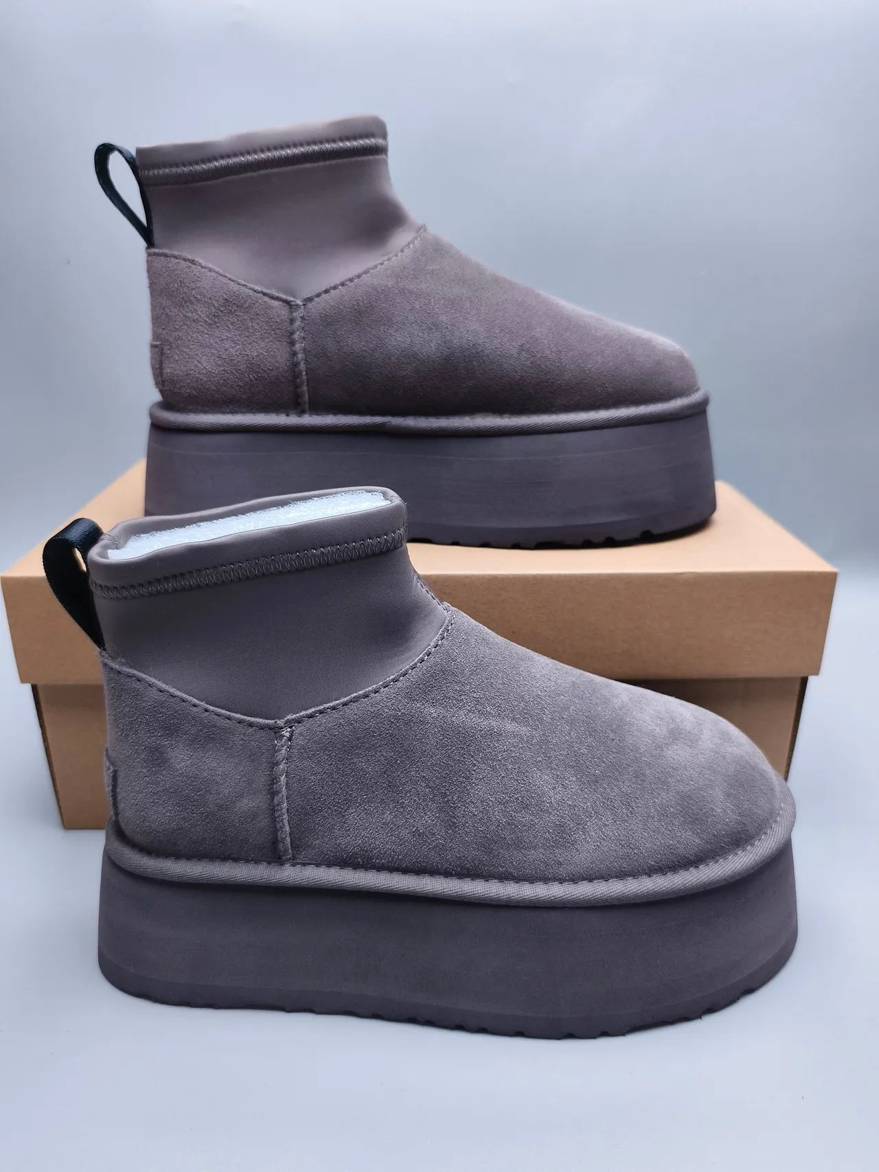 UGG Gray White Platform Sole Suede Upper Snow Boots 5