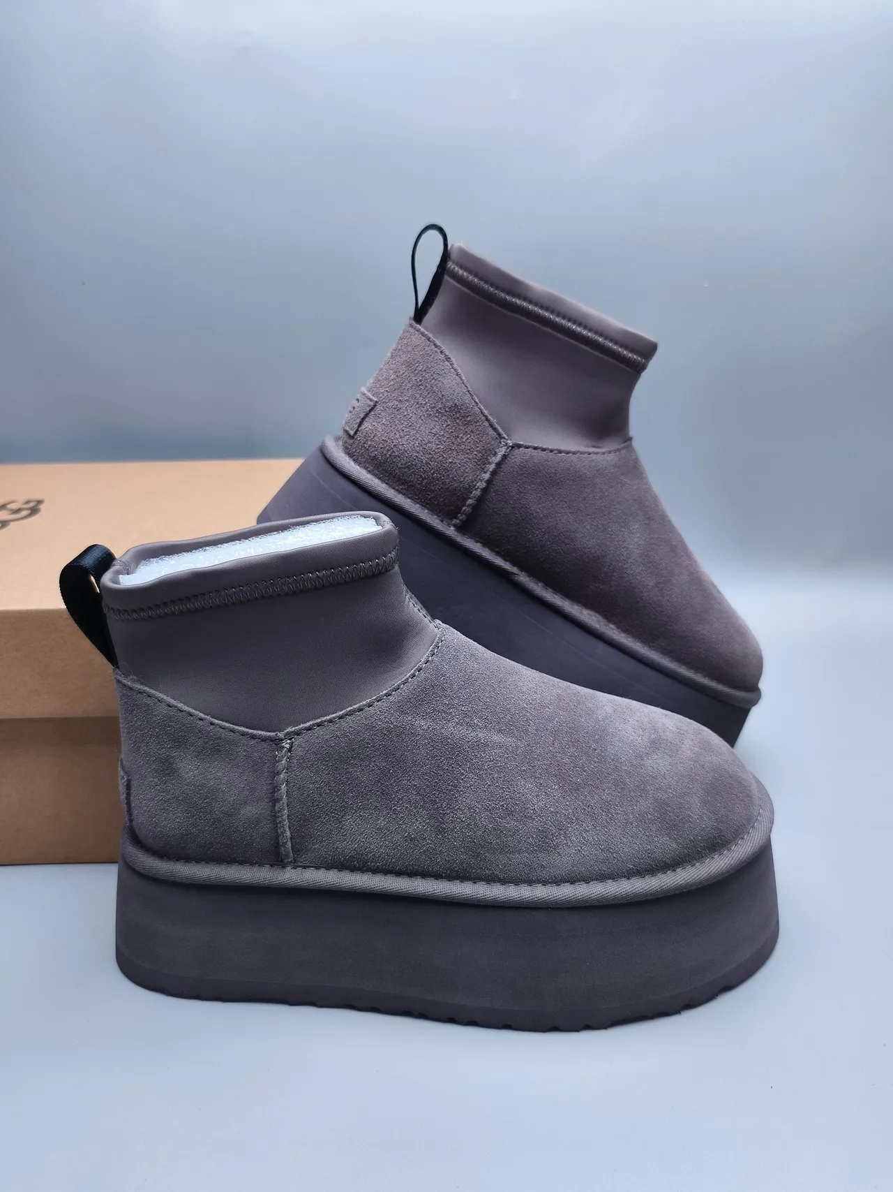 UGG Gray White Platform Sole Suede Upper Snow Boots 6
