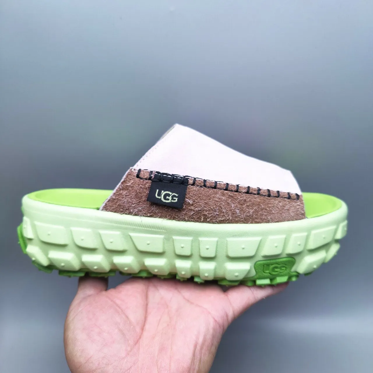 UGG Green Beige Chunky Molded Sole Shearling-Trimmed Strap Slippers 7