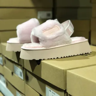 UGG نعال وردي بيج معزول شيرلينج ناعم قاعدة منصة كثيفة