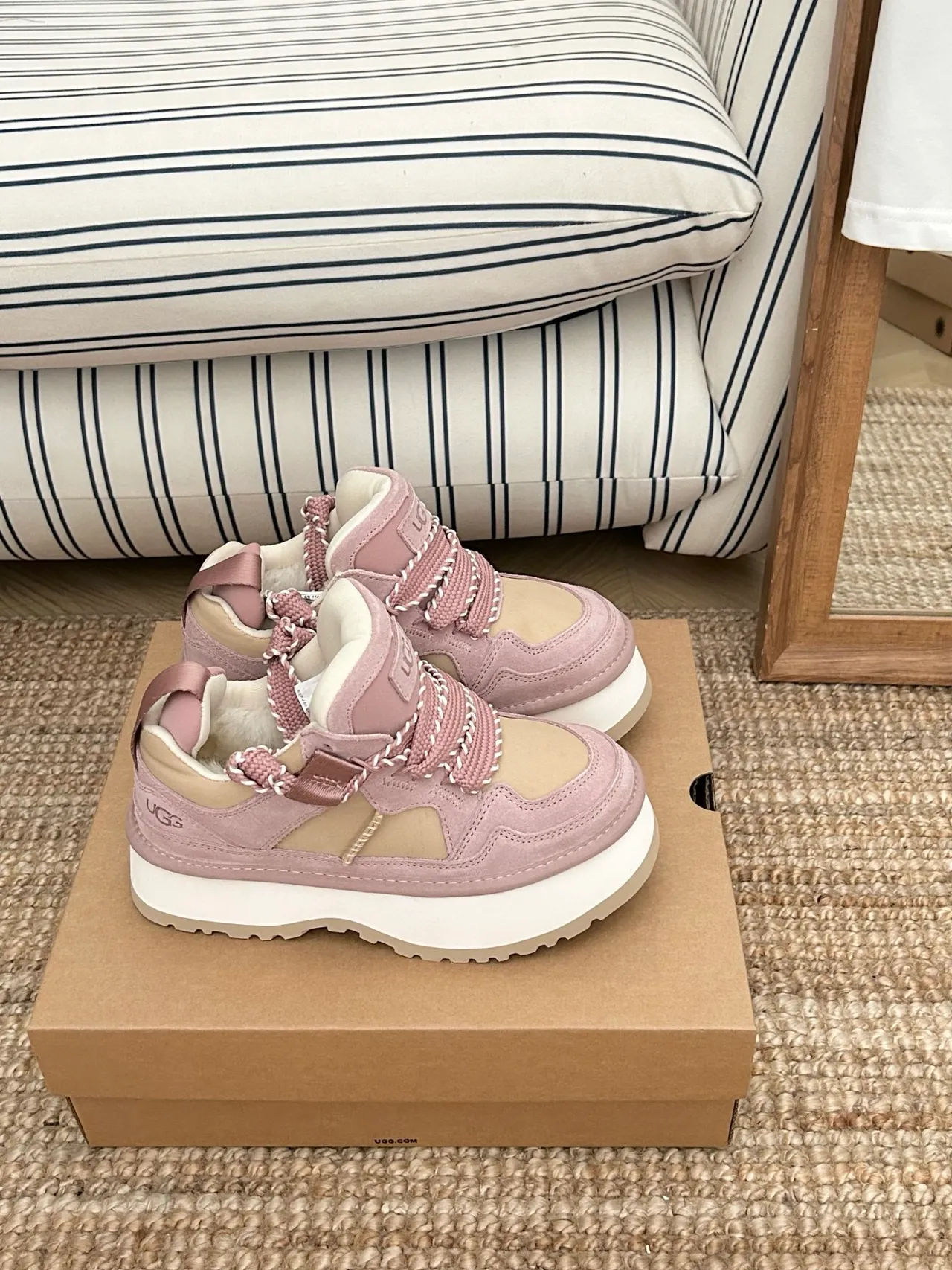UGG سكيتشرز سميك وردي بيج منصة سويد وشبكة بانلينج 4